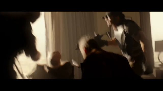 Логан / Припадок Чарльза Ксавьера в отеле смотреть онлайн