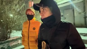 ПАЦАН СПАС ДЕВУШЕК со ВПИСКИ у ГОПНИКОВ! СМЕЛЫЙ ПОСТУПОК !