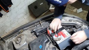 Минусовой провод на автомобиле.