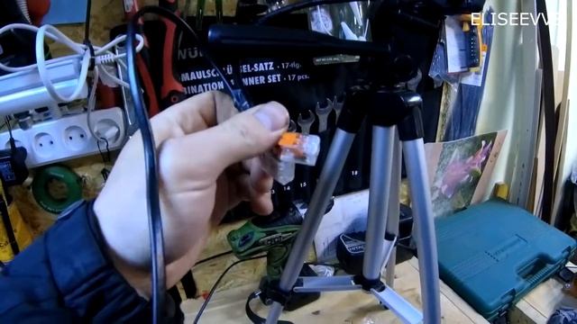 СВЕТ В ГАРАЖ ДЛЯ РЕМОНТА АВТО,СТОЙКА ПРОЖЕКТОР СВОИМИ РУКАМИ смотреть онлайн