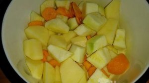 Легкий рисовый суп с овощами и вареным яйцом