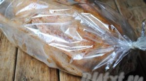 Гусь, запеченный целиком в рукаве в духовке