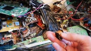 Как заработать на скупке радиодеталей и помочь дедушке пенсионеру .