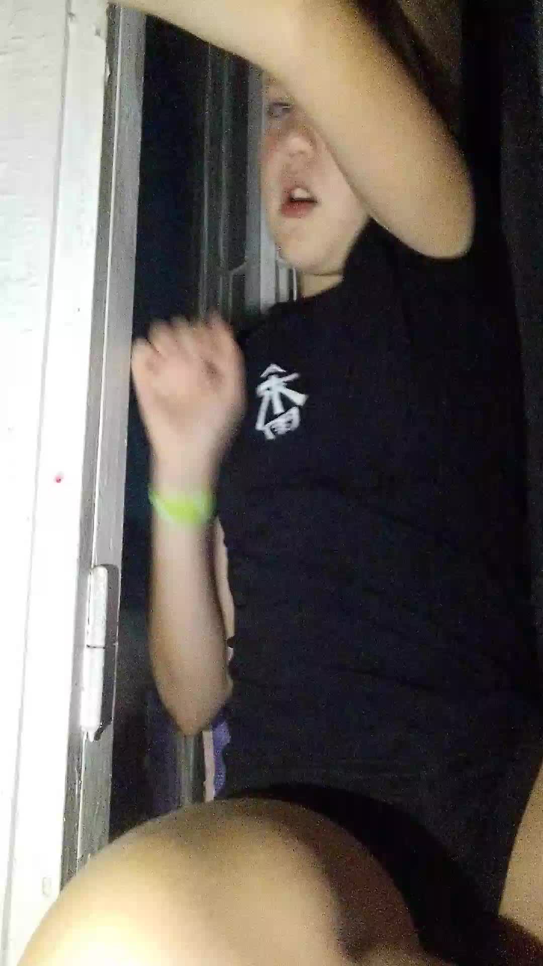 т