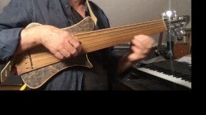 Piccolo Fretless Six by Stradi 720