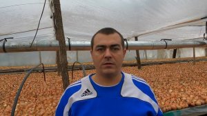 СКОЛЬКО ВМЕЩАЕТСЯ КИЛОГРАММ ЛУКА НА ОДИН КВАДРАТНЫЙ МЕТР. ВЫРАЩИВАНИЕ ЛУКА НА ПЕРО..mp4