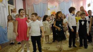 Песня "Мы в гости к бабушке идем"