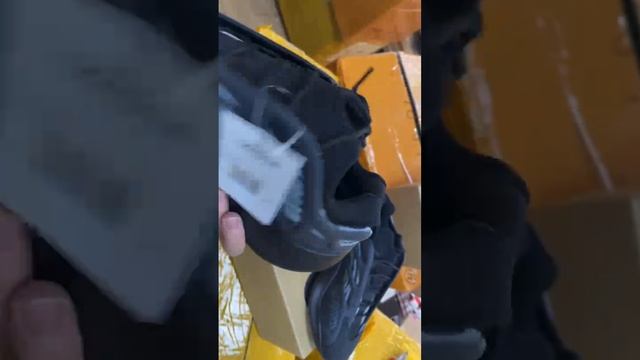 Кросы, Adidas Yeezy 700 V3 черные