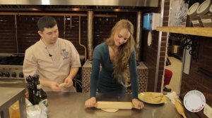 Как раскатать тесто  Мастер-класс от шеф-повара Чайхоны 1 | How to stretch a dough and have fun