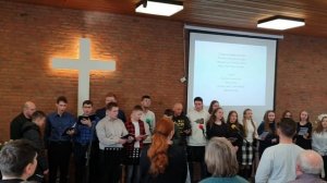 Там , там, там в Небесах, Ангелы поют // Хвала Христу