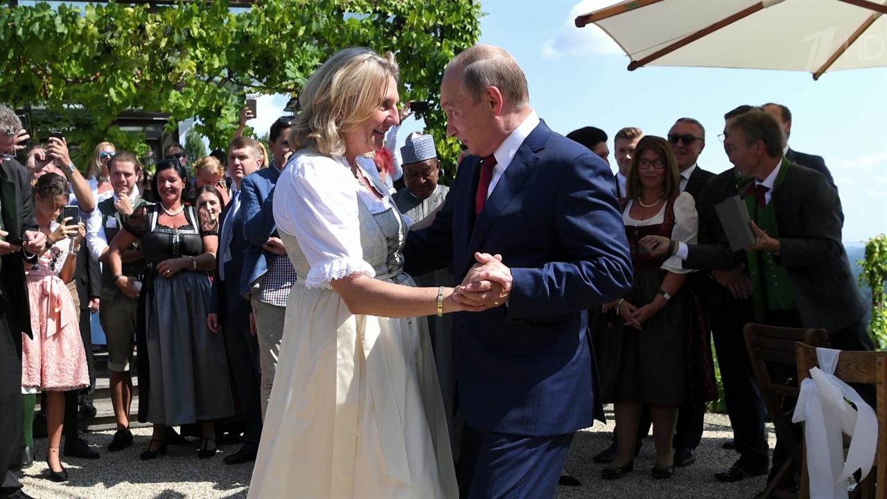 Владимир Путин в качестве гостя посетил свадьбу министра иностранных дел Австрии Карин Кнайсль