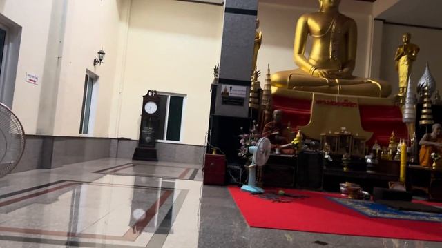 Приютили на ночлег в храме Будды на острове Ко Лан Тайланд
