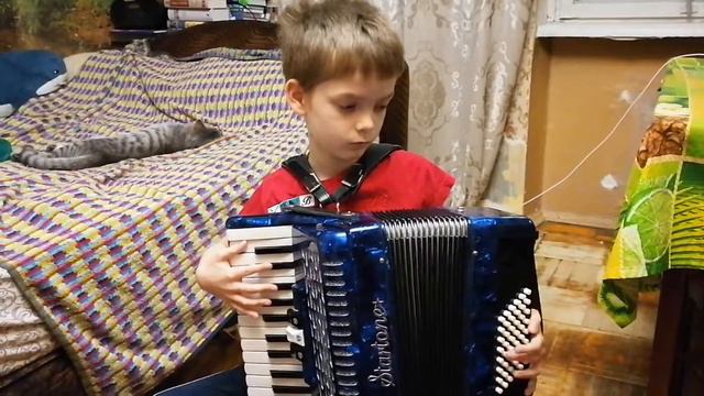 Декабрь 2020. Паша играет "Марш Бармалея". смотреть онлайн