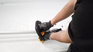 Montage du Coupe-bordures à batterie DeWalt DCMST561P1-QW - Batterie 18V 5Ah