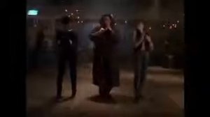 Траволта танцует