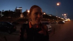 Девушка на мотоцикле Урал, ночные волки в Красноярске