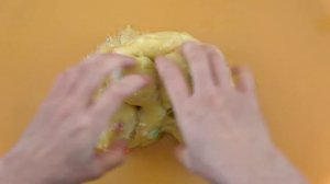 ДЛЯ ДЕТИШЕК! Как приготовить глянцевый слайм, смешав все купленные в магазине смузи из слизи Бон-Бон