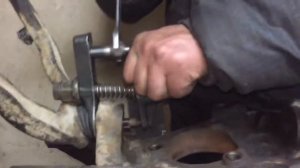 Шевроле экспресс снятие верхнего рычага с поворотного кулака!