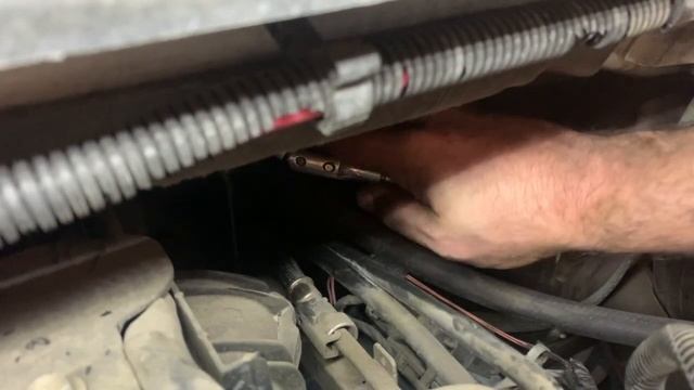 GMC Yukon Oil Pressure Sensor Replacement - THE EASY WAY! смотреть онлайн