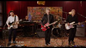 Crowded House Perform ‘To The Island’