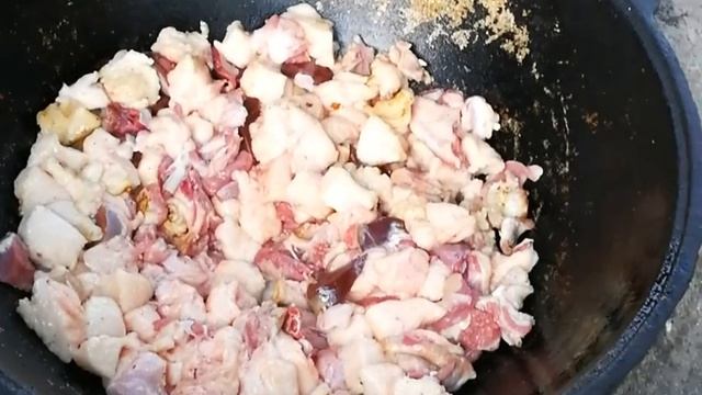 Чазза. Шкварки из курдючного сала в казане на костре