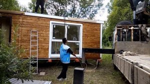 Бытовка на дачу с крыльцом. Фундамент сваи.