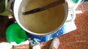 тестирую сахарный песок для приготовления сиропа, для подкормки пчел