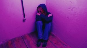 Рядом только я.