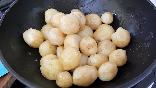 Рецепты на ужин: Вкусная молодая картошка с укропом на сковороде ВОК простой рецепт Как готовить