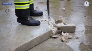 Слушатели отработали приемы применения аварийно-спасательного инструмента