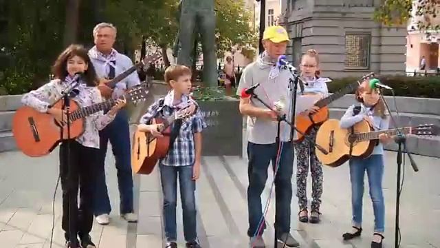 Праздник "Сердца юных москвичей - родному городу". Москва. смотреть онлайн