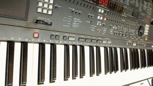 YAMAHA PSR SQ 16 (DEMO song) HiQ sound