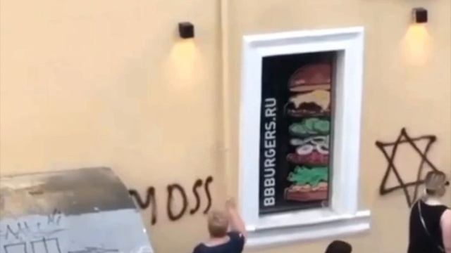 Так вот, значит, как выглядят агенты Моссада. Понятно, почему они такие неуловимые! смотреть онлайн