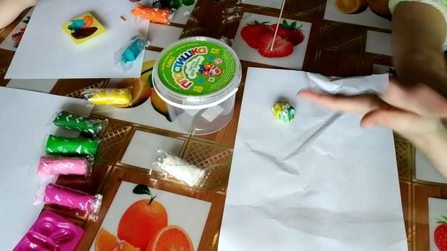 Развитие мелкой мотрики с тестом #lori #пластишка делаем бусы