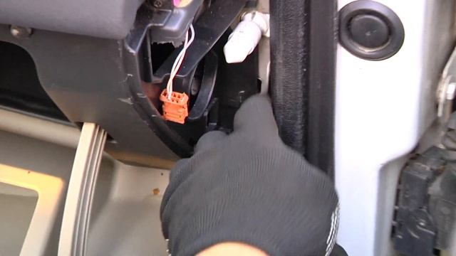 Renault Megane II - замена воздушного фильтра салона смотреть онлайн