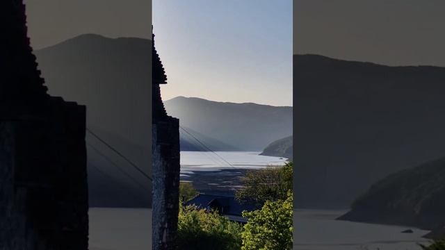 Крепость Ананури и Жинвальское водохранилище на рассвете. ?