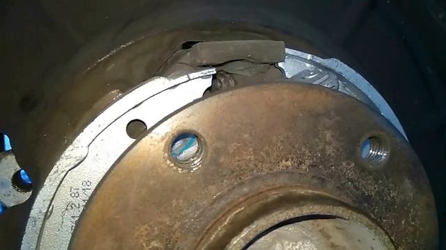 BMW E39,E34 замена ручных колодок и регулировка ручника E39, E34 replacement of hand pads смотреть онлайн