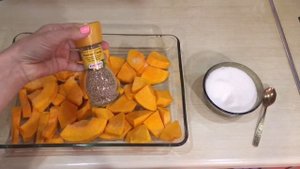 Запечённая тыква с сахаром и корицей