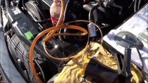 Замена жидкости гидроусилителя руля MB W140/ Power steering fluid change W140