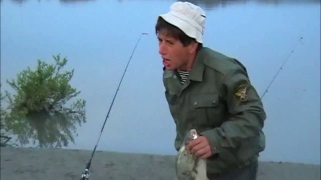 Кто первый встал, того и тапки смотреть онлайн