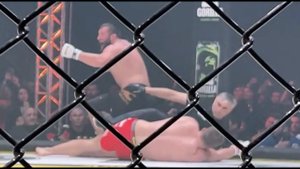 ГИГАНТ ИЗ ЗАЛА ФЕДОРА в НОКАУТЕ! / Безумие в клетке после победы Шуаева!