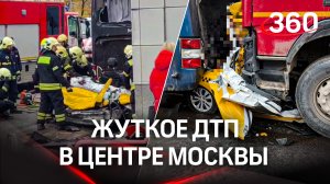 Грузовик вмял такси в автобус на остановке в Москве, двое погибли. Водитель сбежал. Кадры аварии
