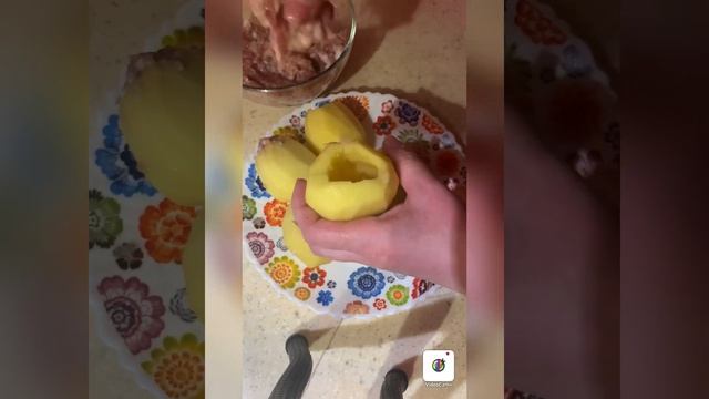 Картошка фаршированная фаршем.