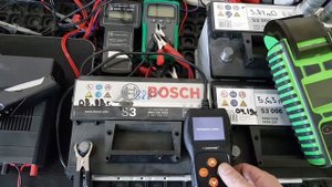 СРАВНЕНИЕ ТЕСТЕРОВ АККУМУЛЯТОРНЫХ БАТАРЕЙ. АКБ BOSCH S3 56 А ( KONNWEI 600, BOSCH BAT 115 )
