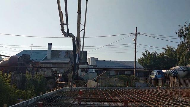 Заливка фундамента на участке с высокой грунтовой водой смотреть онлайн