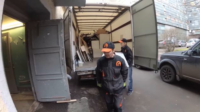 Офисный переезд мебельной компании