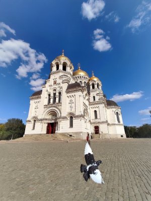 Новочеркасск: Храм и Арка - величие исторической Архитектуры
