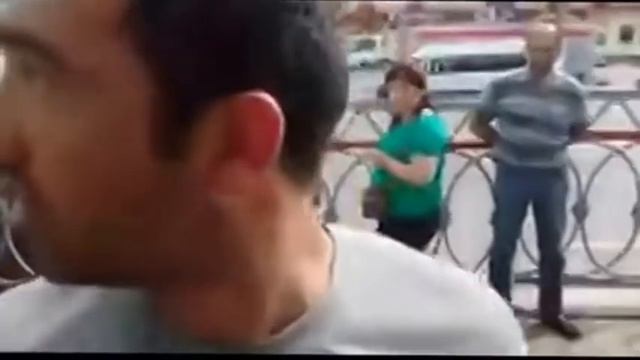 Мусульмане из Средней Азии показывают слабовикам кто главный в России смотреть онлайн