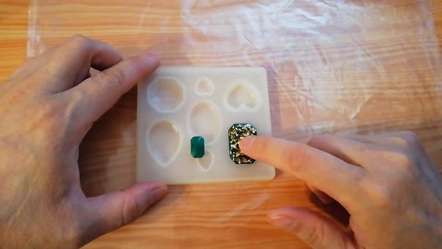 Двусторонний кулон из эпоксидной смолы №4. смотреть онлайн