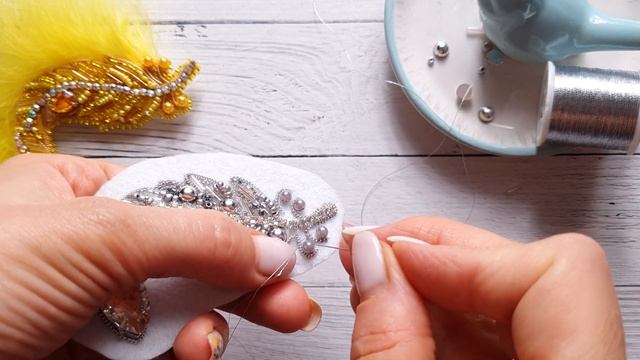 Брошь из бисера Перышко | Мастер-класс смотреть онлайн